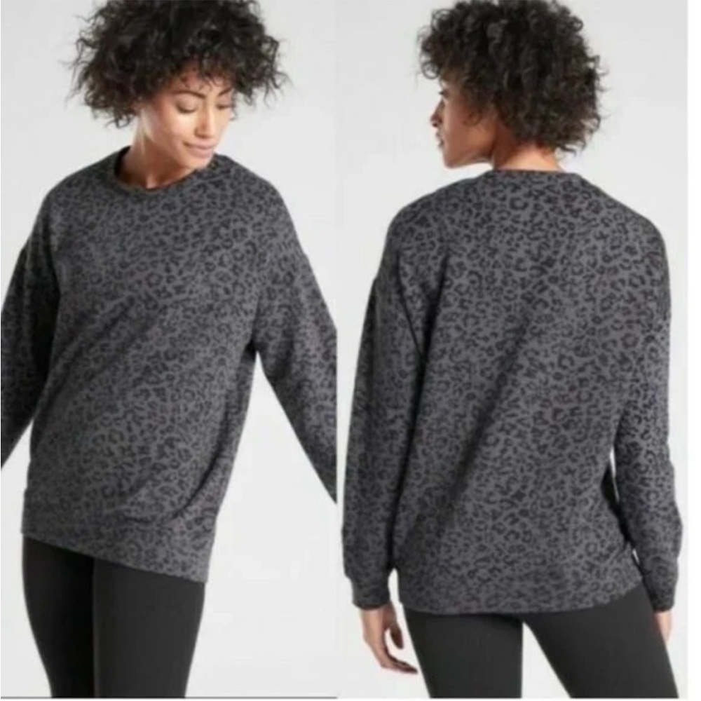 Athleta Pure Luxe Leopard long sleeve Printed Sweatshirt Top Spring Night